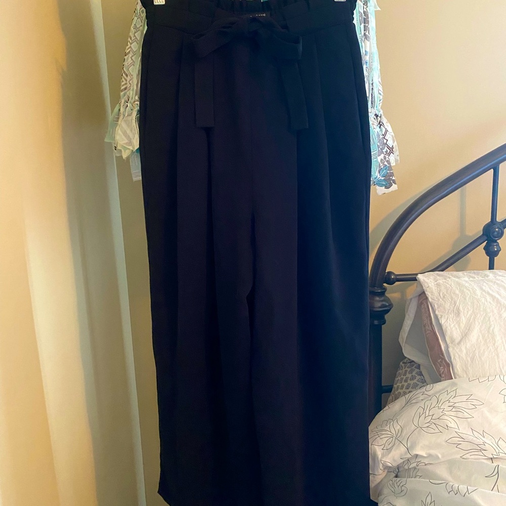 Black flowy banks with tie